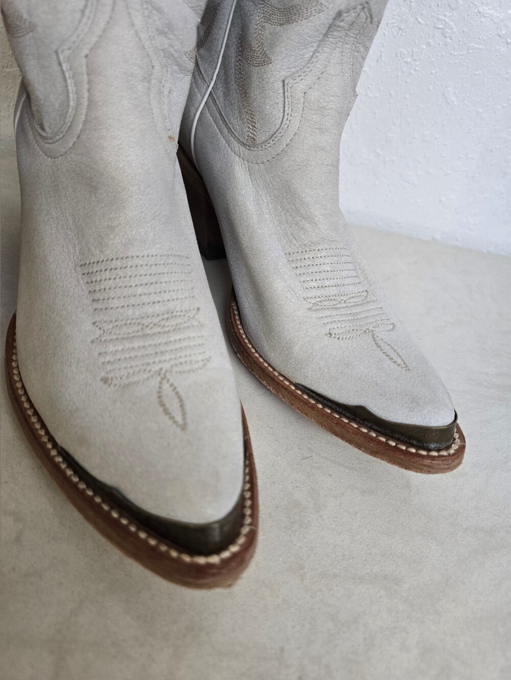 Idyllwind Gray Suede Short Western Cowboy Boots Pointed Toe Size 6.5 - Picture 3 of 5